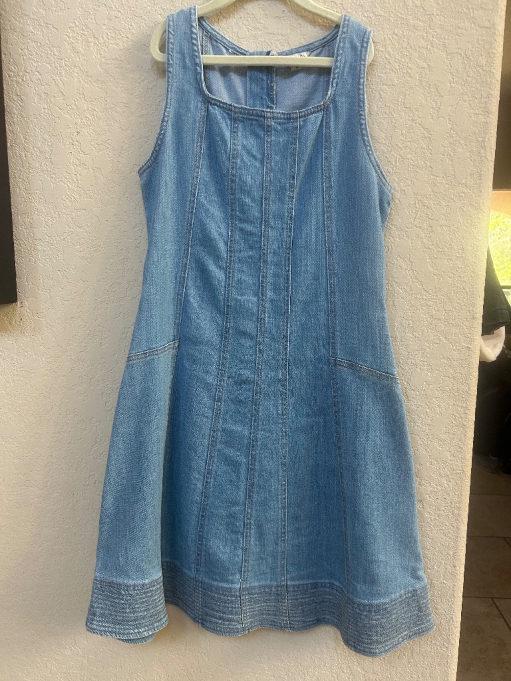 Habitual Denim Sleeveless Light-Wash Blue. Teen. Size 16